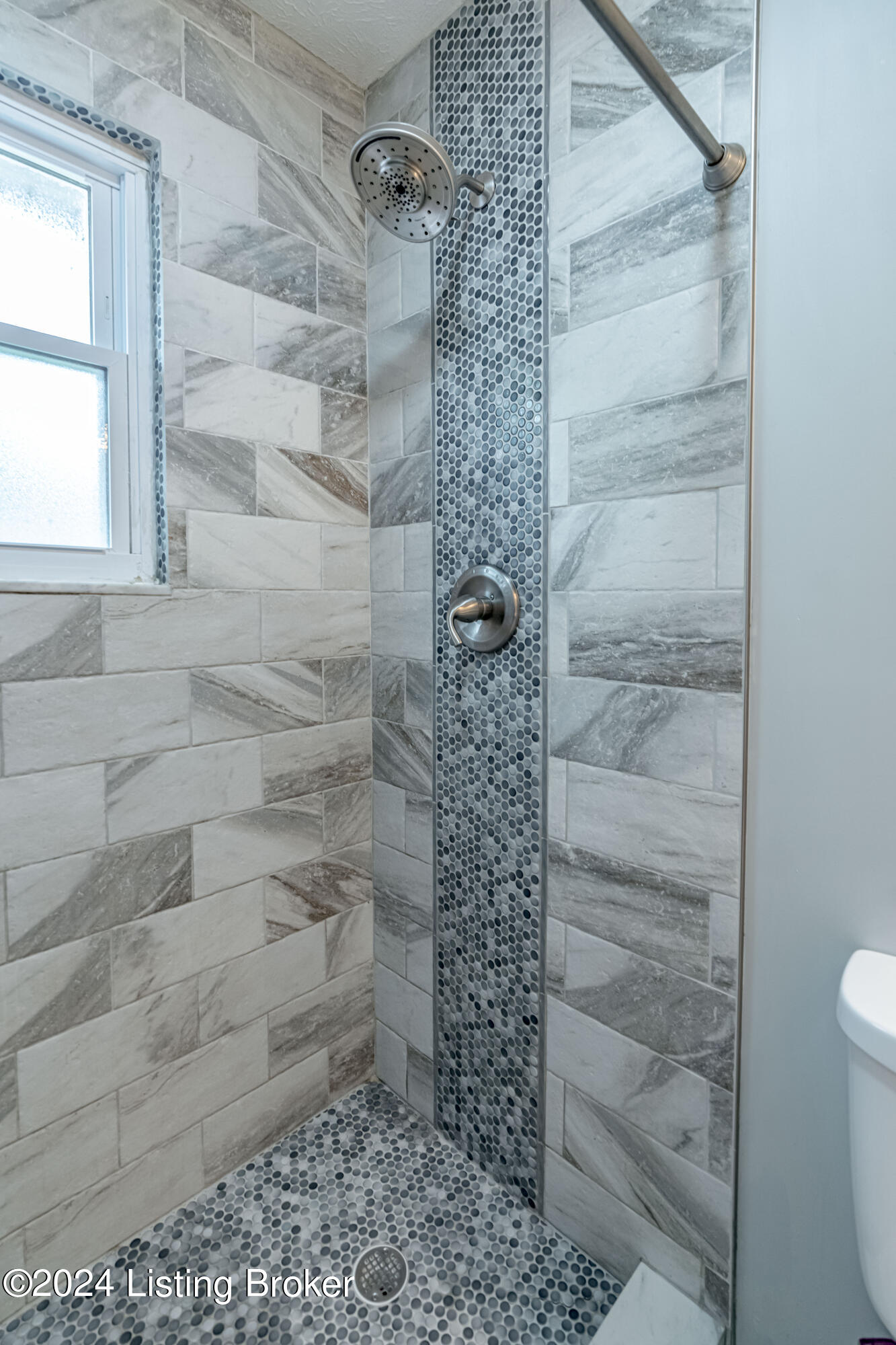 8219 Roseborough Road Louisville, KY 40228 - Photo 24 of 37 DSC00550