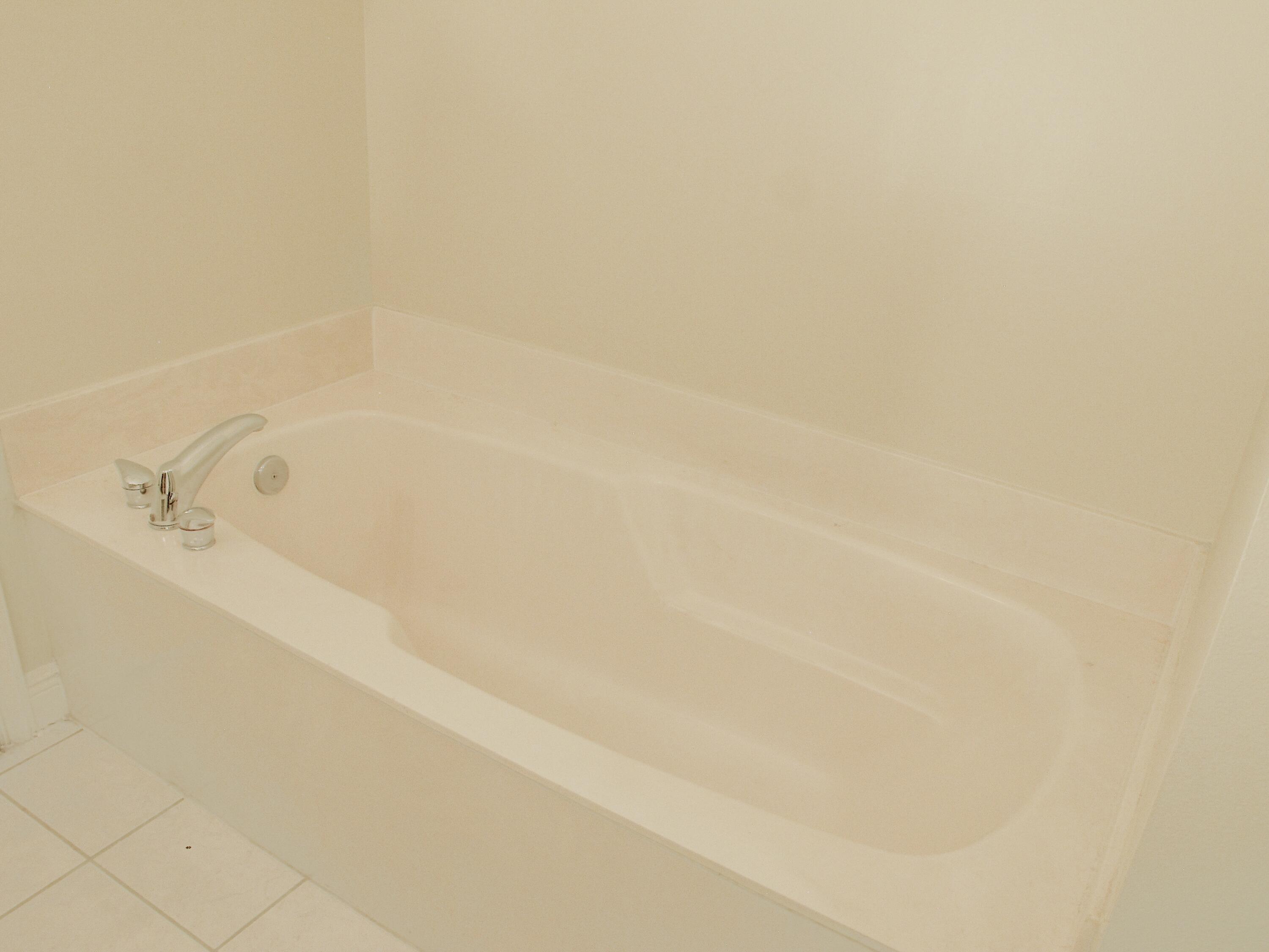 124 Jesup Lane Jupiter, FL 33458 - Photo 21 of 30 2nd bath