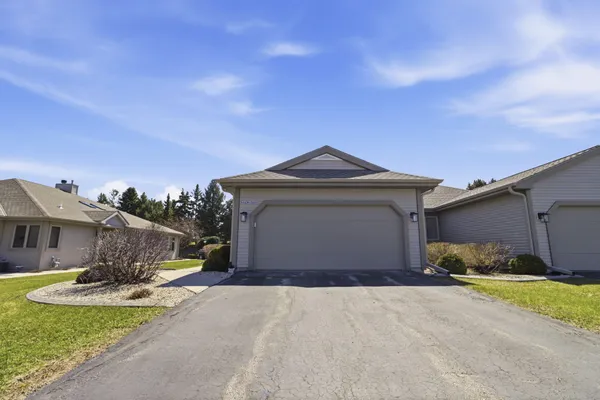 $425,000 | N80W17455 Robin Circle, Menomonee Falls, WI 53051