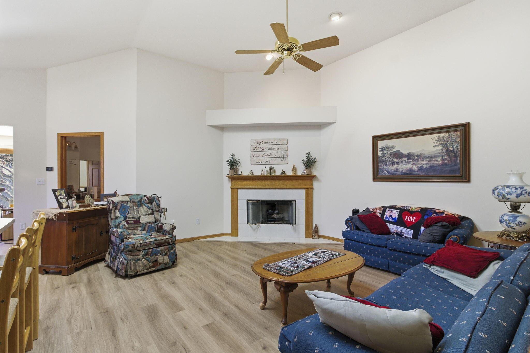N80W17455 Robin Circle Menomonee Falls, WI 53051 - Photo 7 of 36 7-web-or-mls-IMG_9580