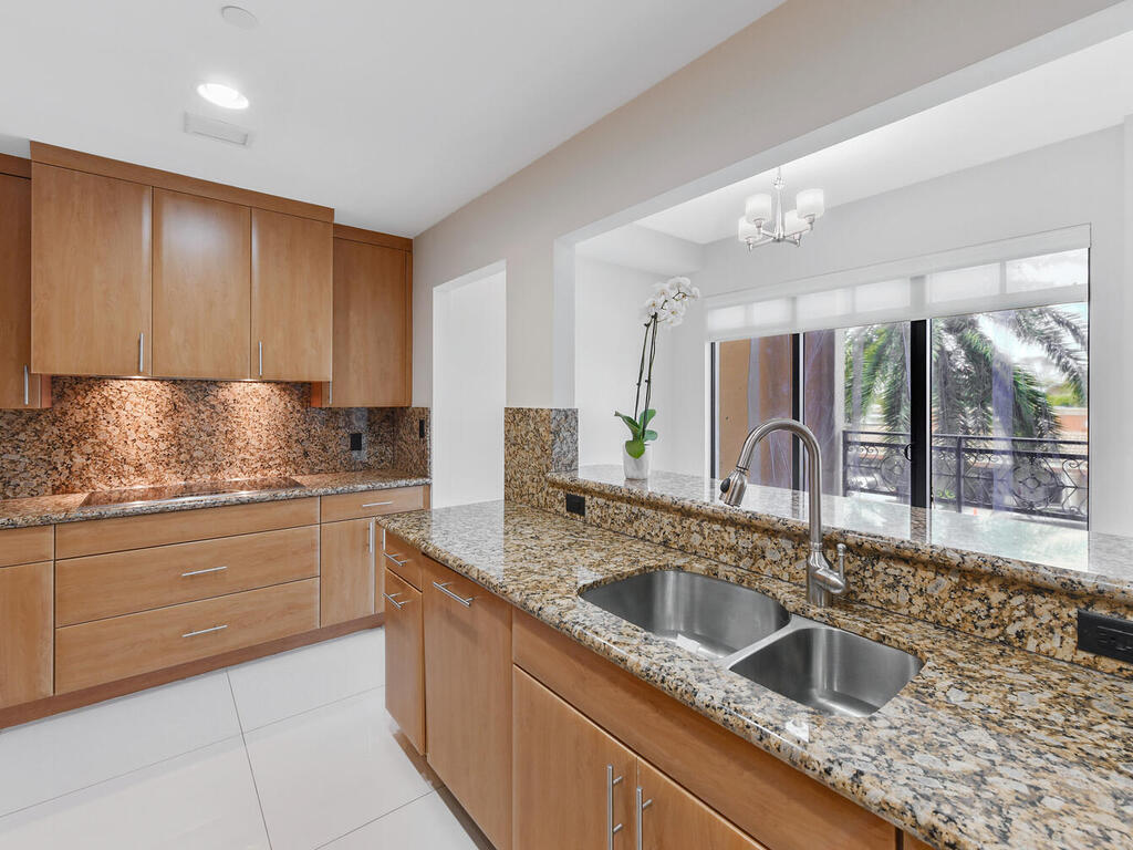 200 East Palmetto Park Road, Unit 17 Boca Raton, FL 33432 - Photo 13 of 44 Kitchen