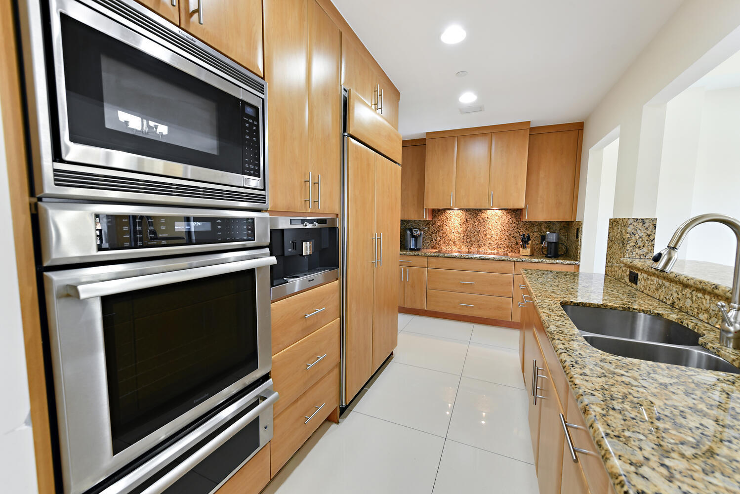 200 East Palmetto Park Road, Unit 17 Boca Raton, FL 33432 - Photo 14 of 44 Kitchen