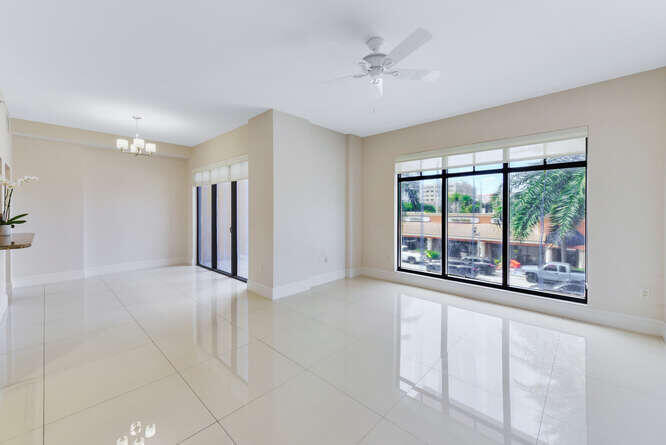 200 East Palmetto Park Road, Unit 17 Boca Raton, FL 33432 - Photo 5 of 44 Living room
