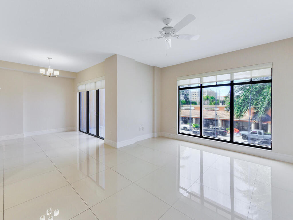 200 East Palmetto Park Road, Unit 17 Boca Raton, FL 33432 - Photo 6 of 44 Living Room entrance