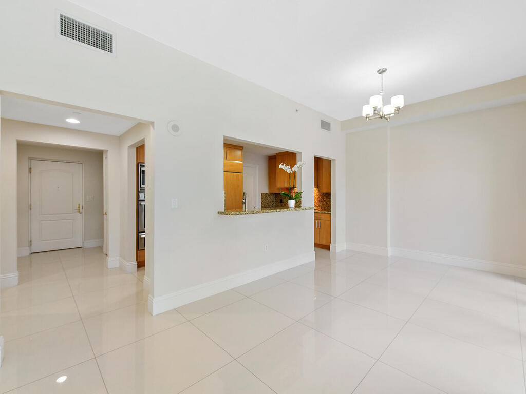 200 East Palmetto Park Road, Unit 17 Boca Raton, FL 33432 - Photo 7 of 44 Living Room entrance