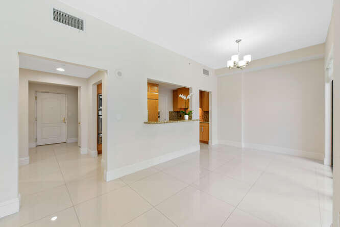 200 East Palmetto Park Road, Unit 17 Boca Raton, FL 33432 - Photo 8 of 44 Dining Area