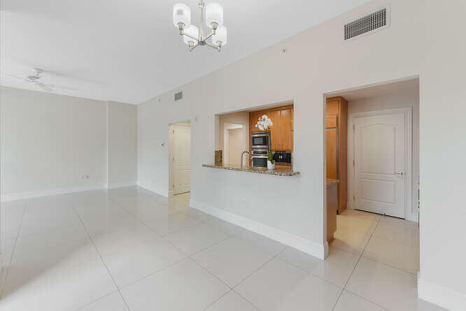 200 East Palmetto Park Road, Unit 17 Boca Raton, FL 33432 - Photo 9 of 44 Dining Area