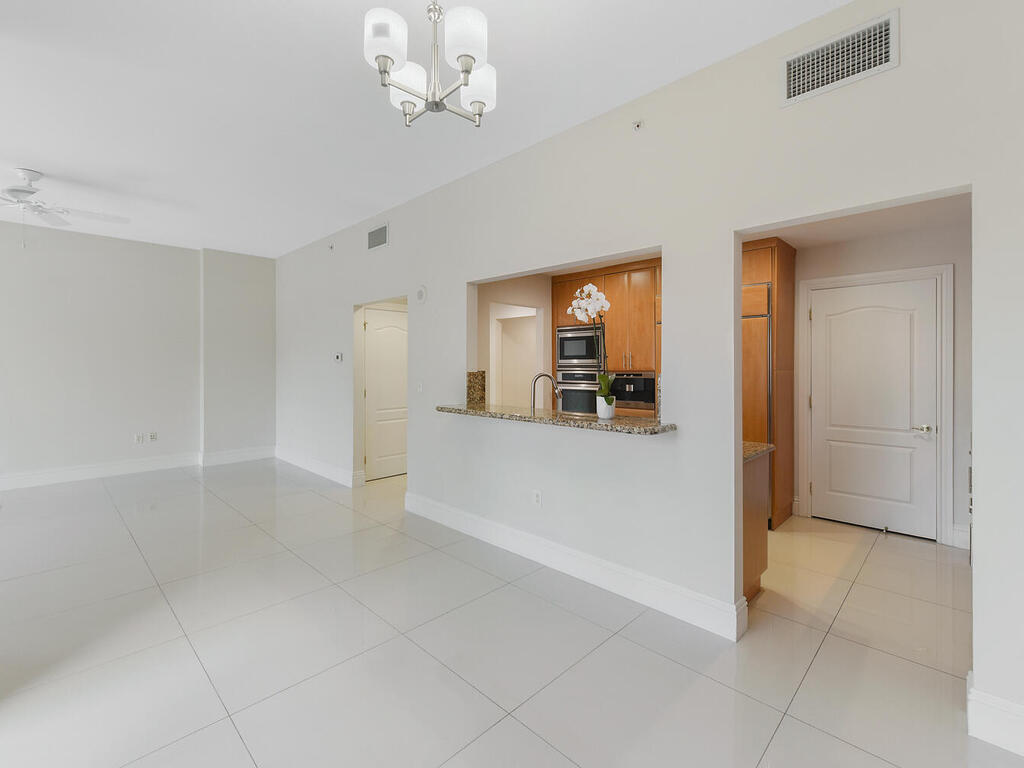 200 East Palmetto Park Road, Unit 17 Boca Raton, FL 33432 - Photo 10 of 44 Dining Area