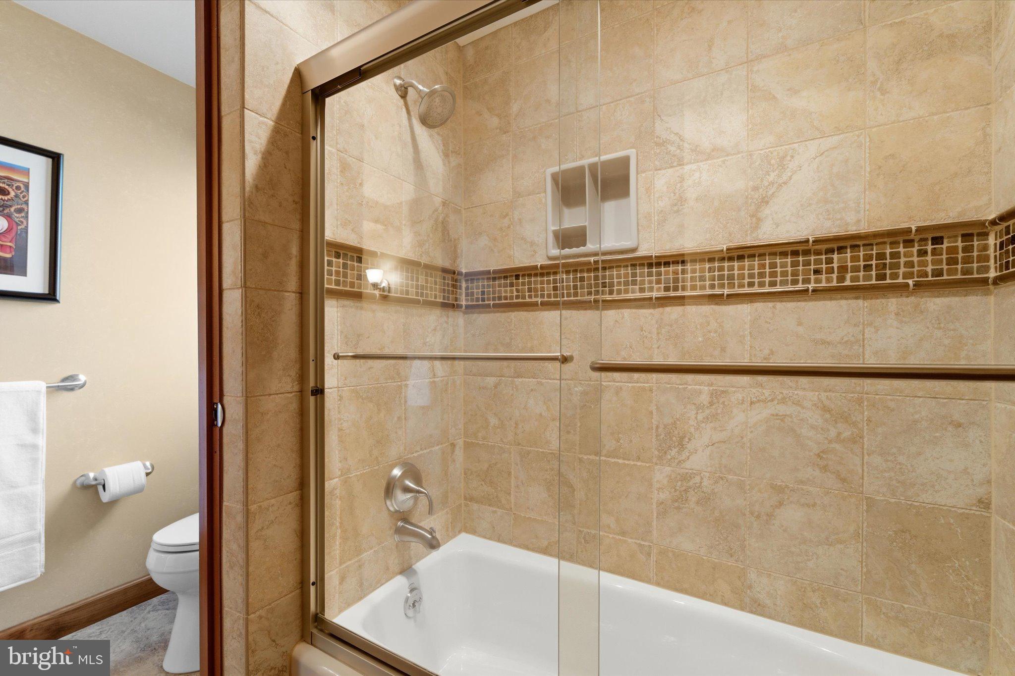 12500 Paradise Spring Road Clifton, VA 20124 - Photo 17 of 66 Jack & Jill Bath