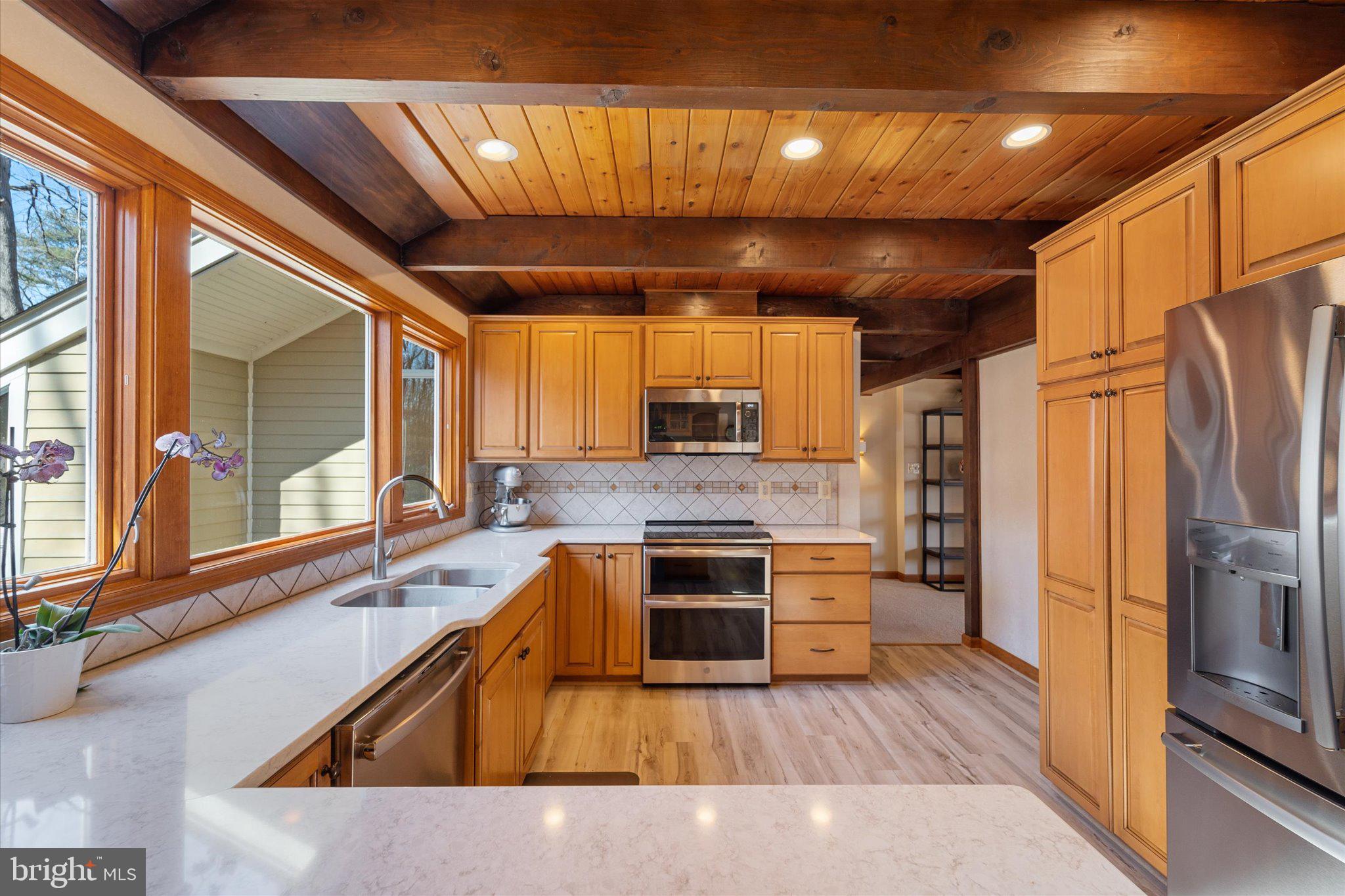 12500 Paradise Spring Road Clifton, VA 20124 - Photo 3 of 66 Kitchen with newer cabinets and appliances
