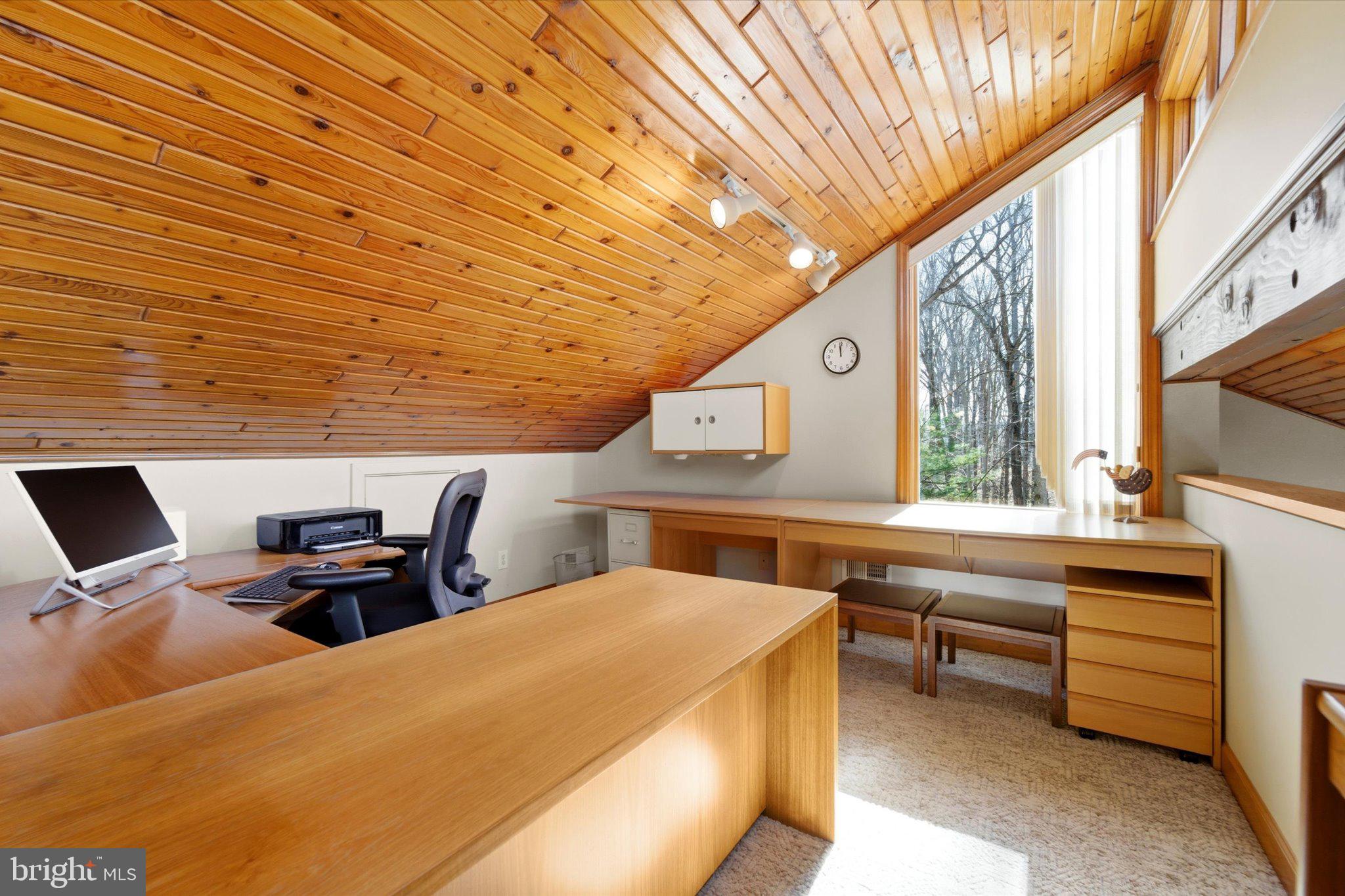 12500 Paradise Spring Road Clifton, VA 20124 - Photo 35 of 66 Built-ins