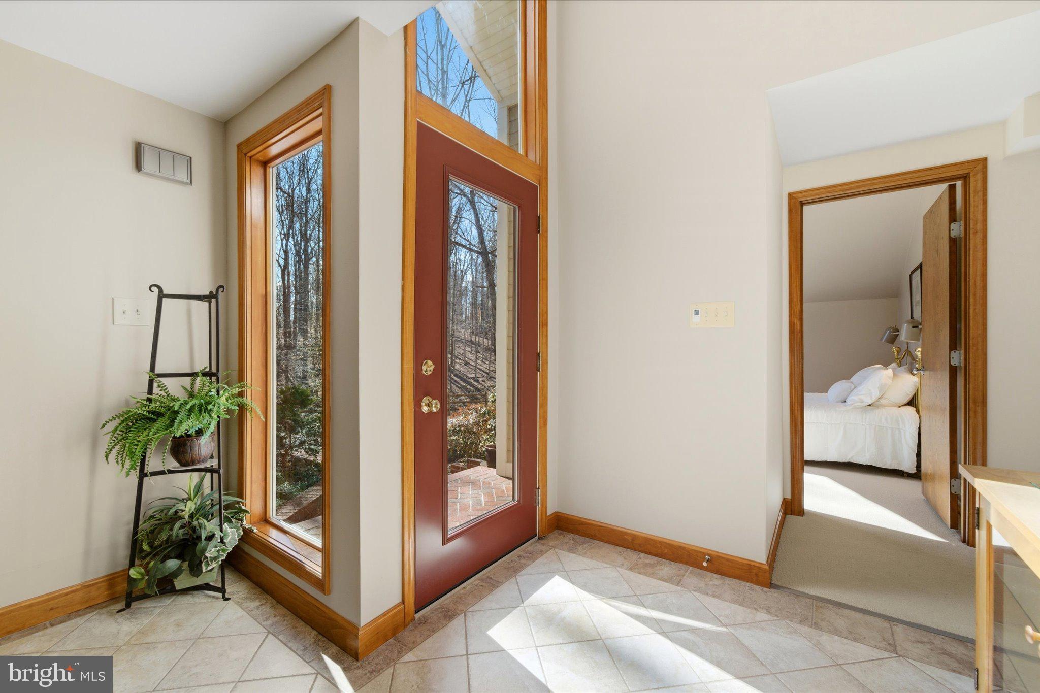 12500 Paradise Spring Road Clifton, VA 20124 - Photo 6 of 66 Front entryway