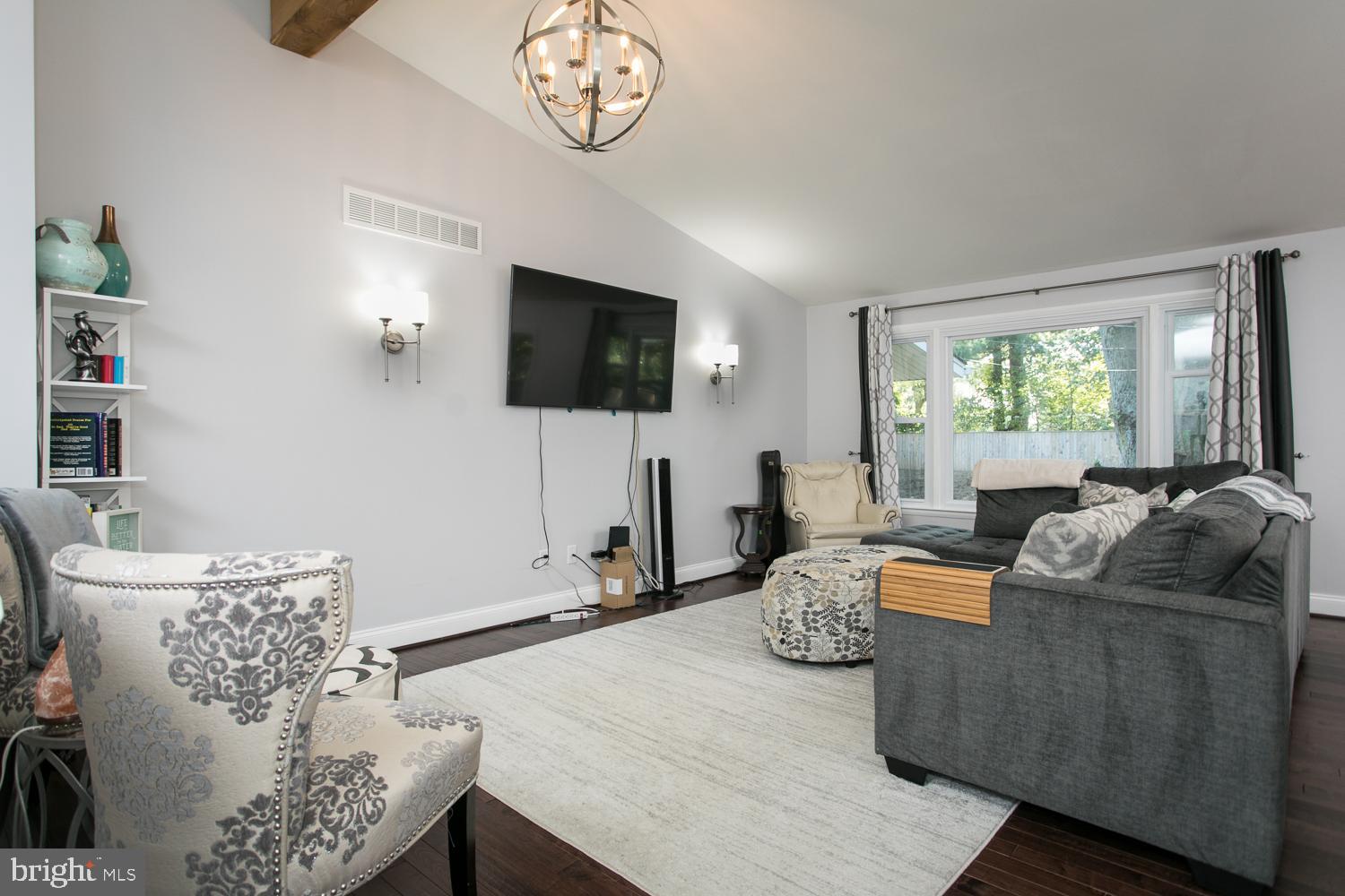 3309 Kenjac Road Baltimore, MD 21244 - Photo 4 of 42 Elegant Entertaining Space