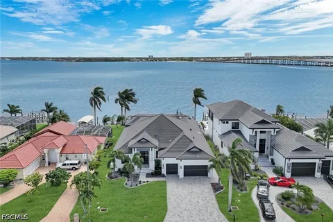 $3,150,000 | 4415 Southeast 20th Place, Cape Coral, FL 33904