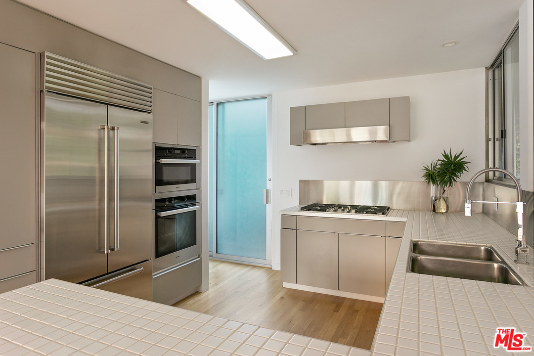 444 Sycamore Road Santa Monica, CA 90402 - Photo 13 of 32