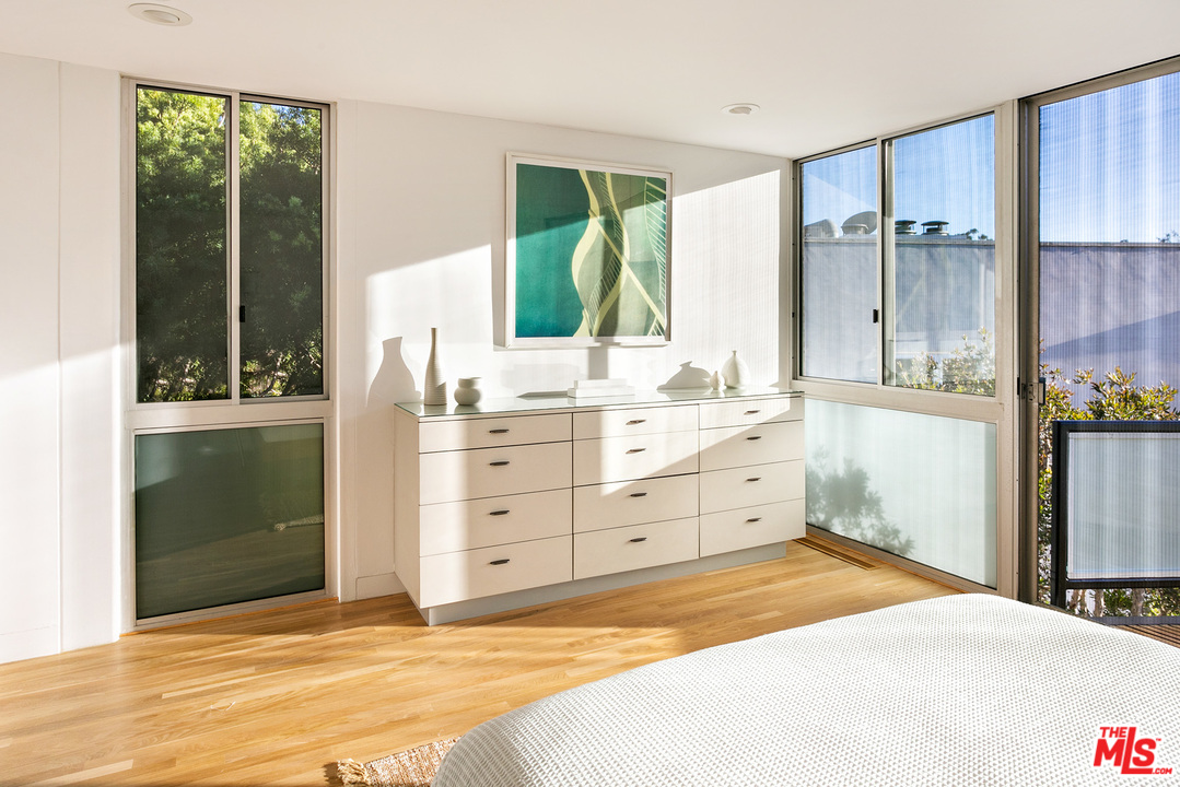 444 Sycamore Road Santa Monica, CA 90402 - Photo 26 of 32