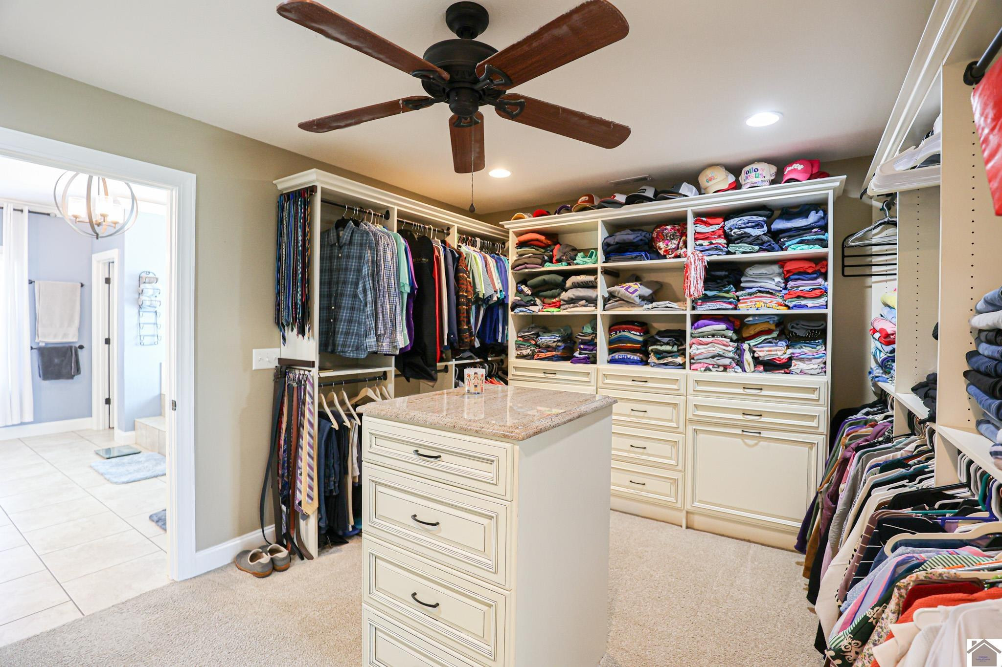 6601 Tuscan Road Paducah, KY 42001 - Photo 39 of 50 Primary Closet