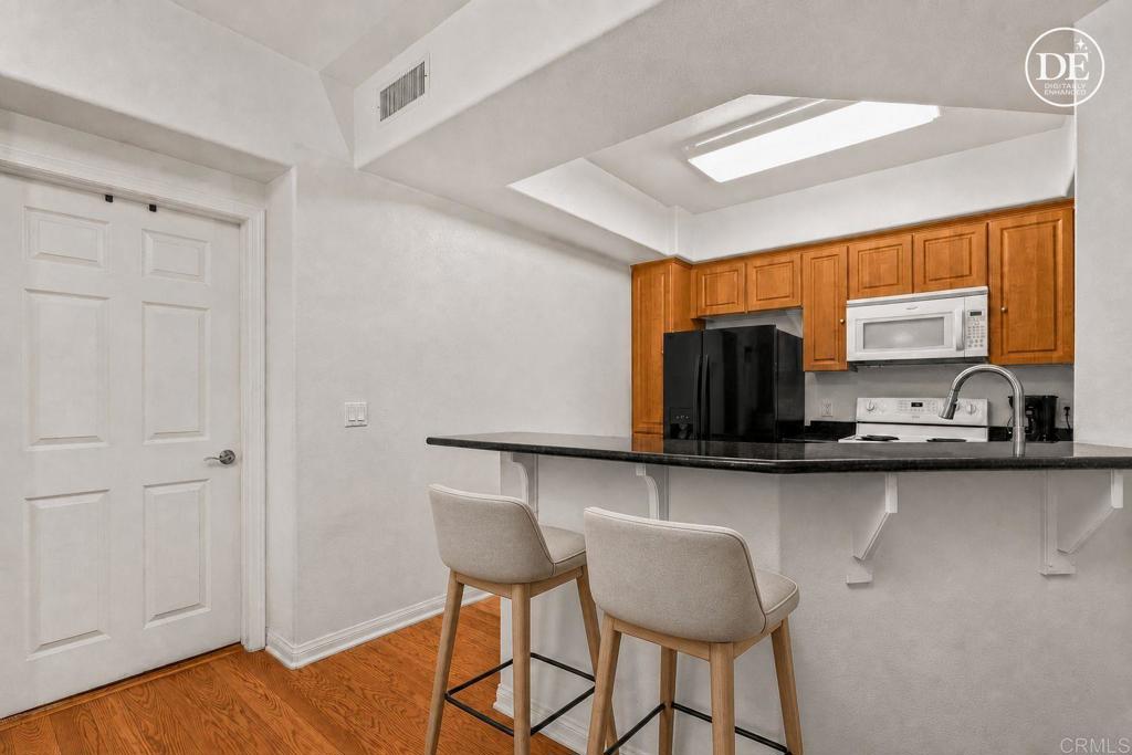 2715 Lake Pointe Drive, Unit 116 Spring Valley, CA 91977 - Photo 17 of 50 Virtually changed - Stools lighter