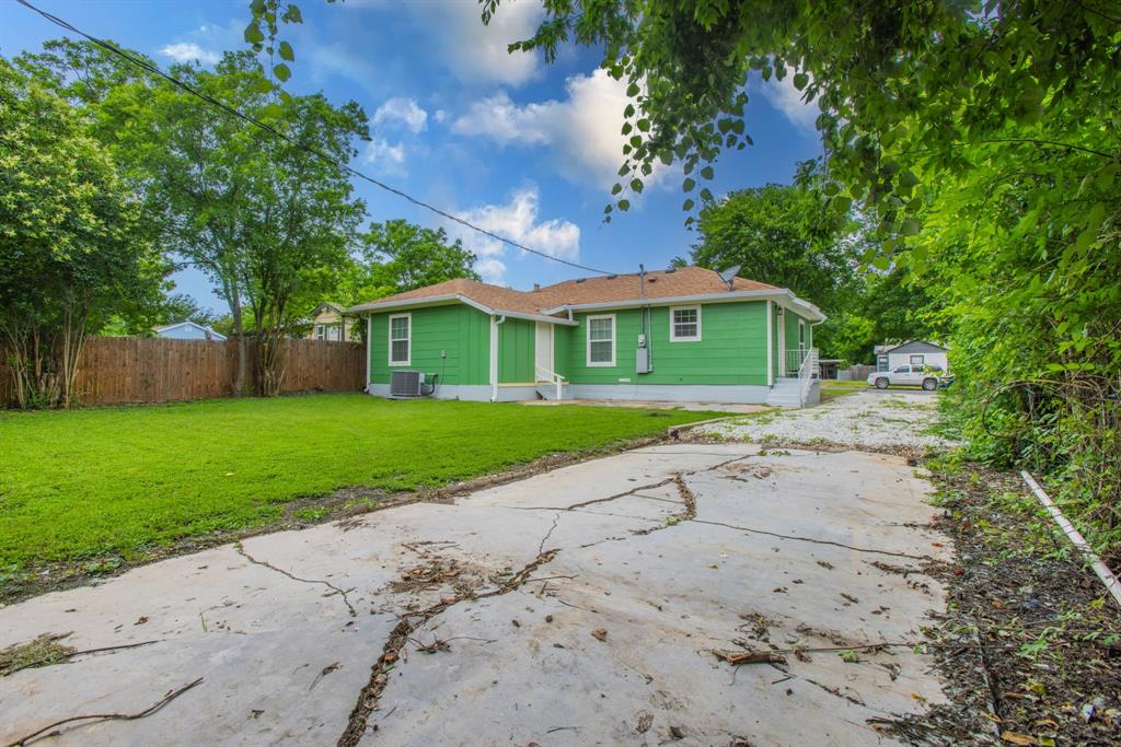 2816 Summer Avenue Waco, TX 76708 - Photo 15 of 16 a front view of house with yard and green space