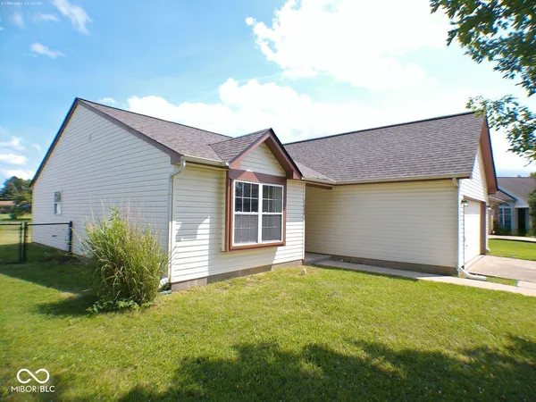 $2,000 | 5633 Wynridge Court, Indianapolis, IN 46235