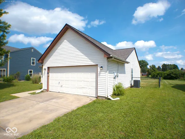 $2,000 | 5633 Wynridge Court, Indianapolis, IN 46235