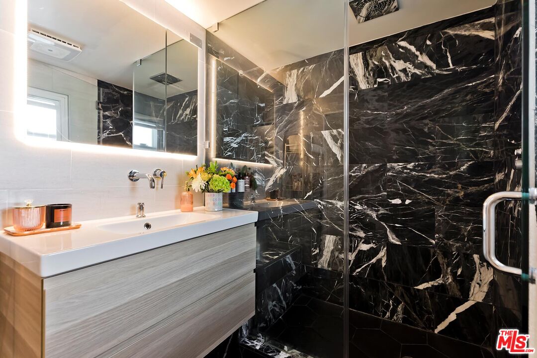 8155 Manitoba Street, Unit 12 Playa del Rey, CA 90293 - Photo 5 of 12