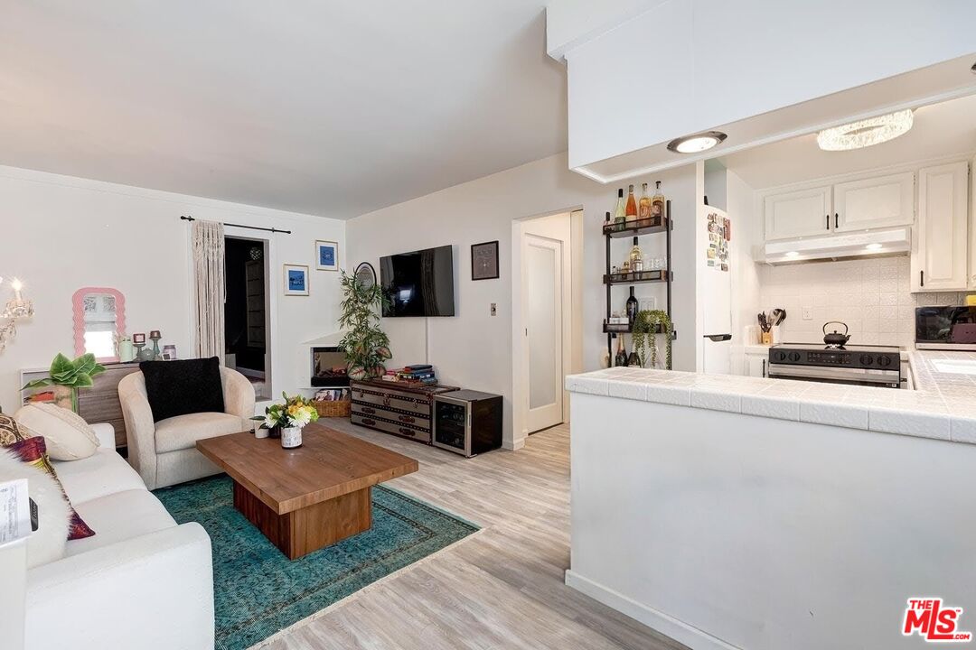 8155 Manitoba Street, Unit 12 Playa del Rey, CA 90293 - Photo 8 of 13