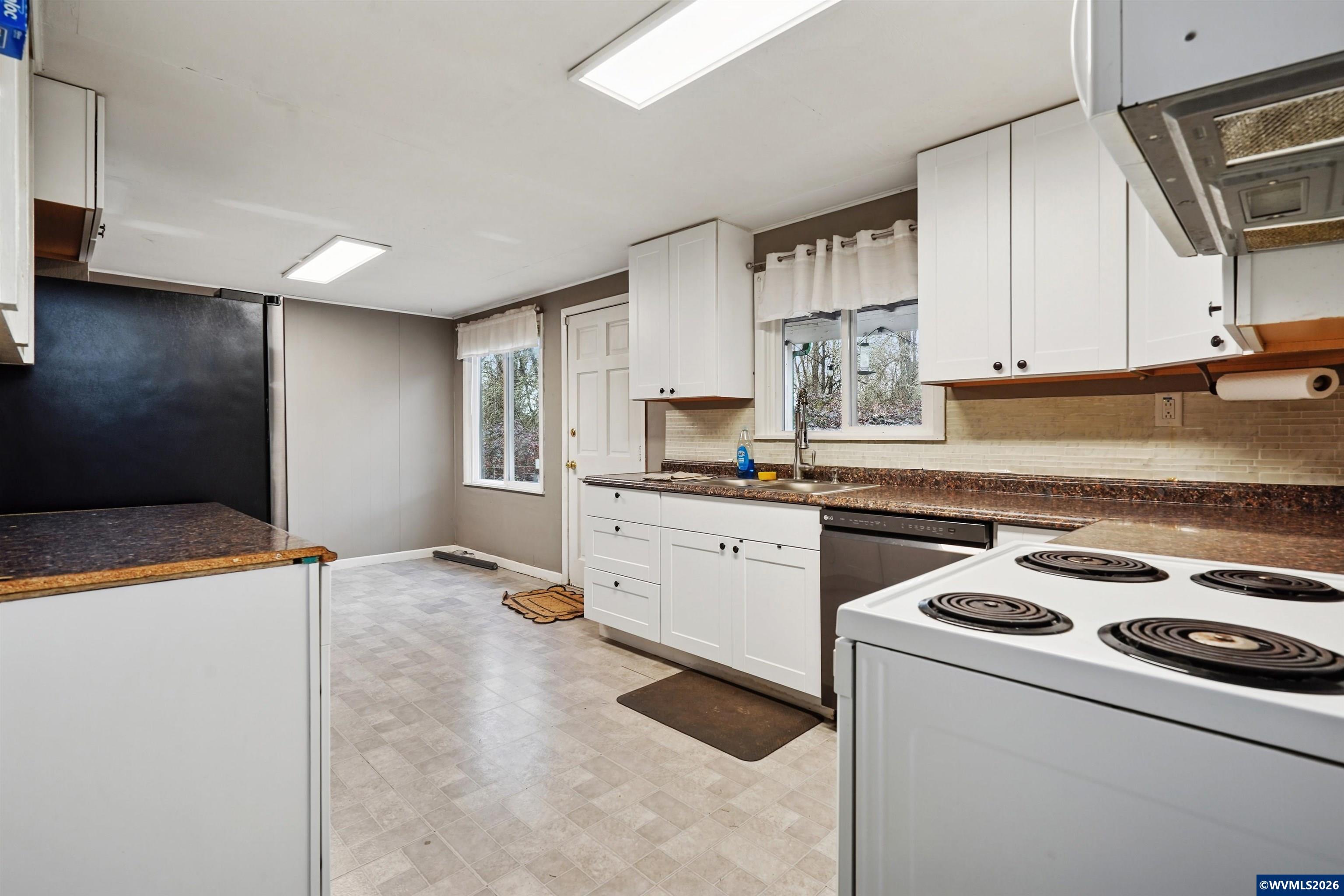 27329 Rowell Hill Road Sweet Home, OR 97386 - Photo 11 of 39