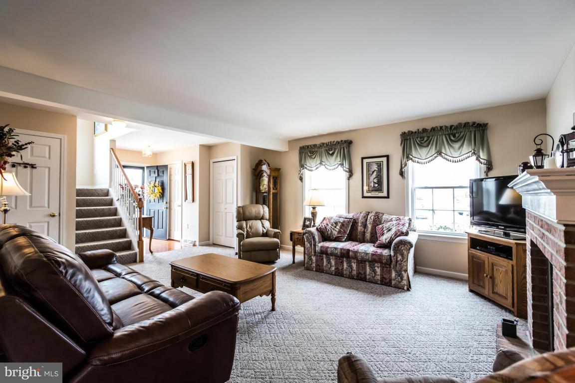 514 Providence Court Lititz, PA 17543 - Photo 4 of 32 Gallery Image 4