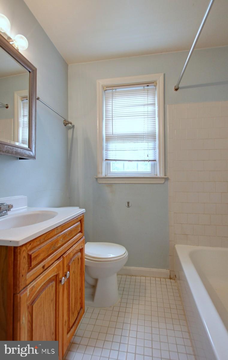 4307 Cedar Garden Road Baltimore, MD 21229 - Photo 11 of 22 Bathroom