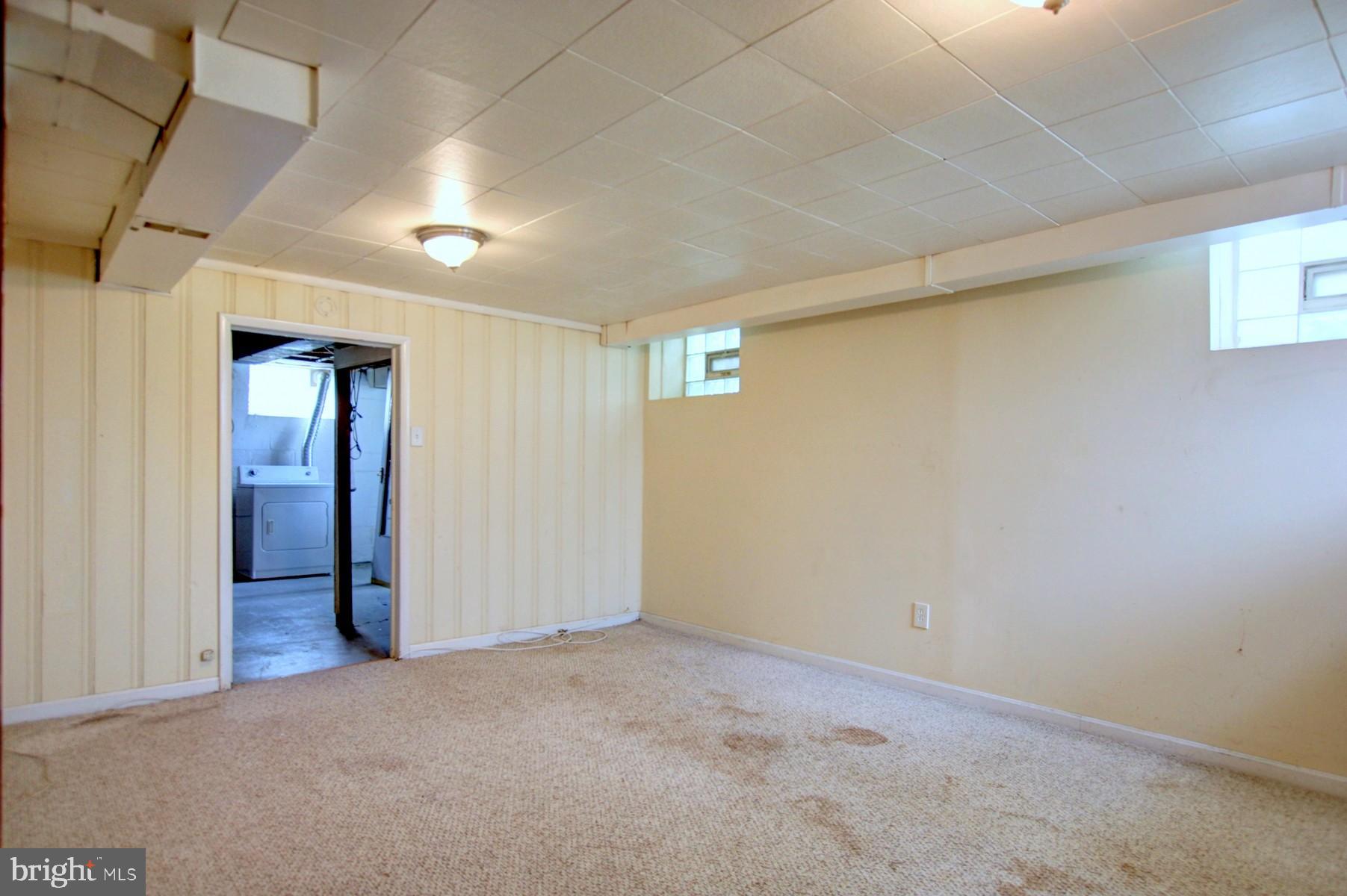 4307 Cedar Garden Road Baltimore, MD 21229 - Photo 18 of 22 Family room