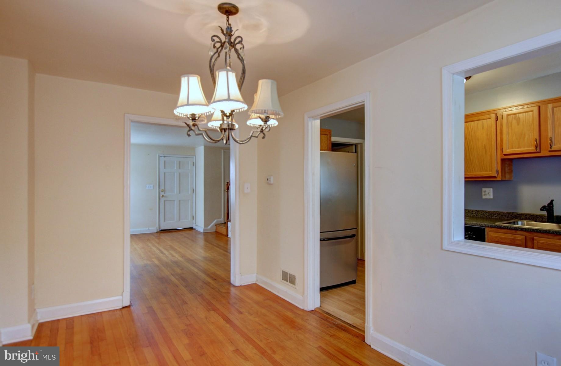 4307 Cedar Garden Road Baltimore, MD 21229 - Photo 6 of 22 Dining room