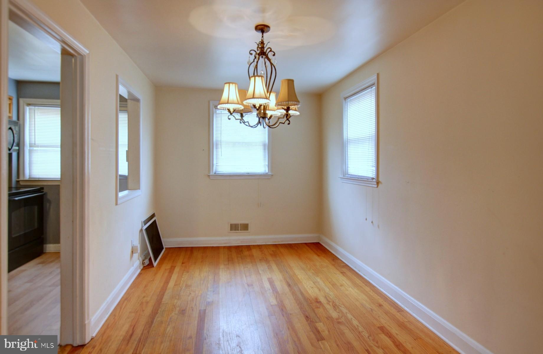 4307 Cedar Garden Road Baltimore, MD 21229 - Photo 7 of 22 Dining room