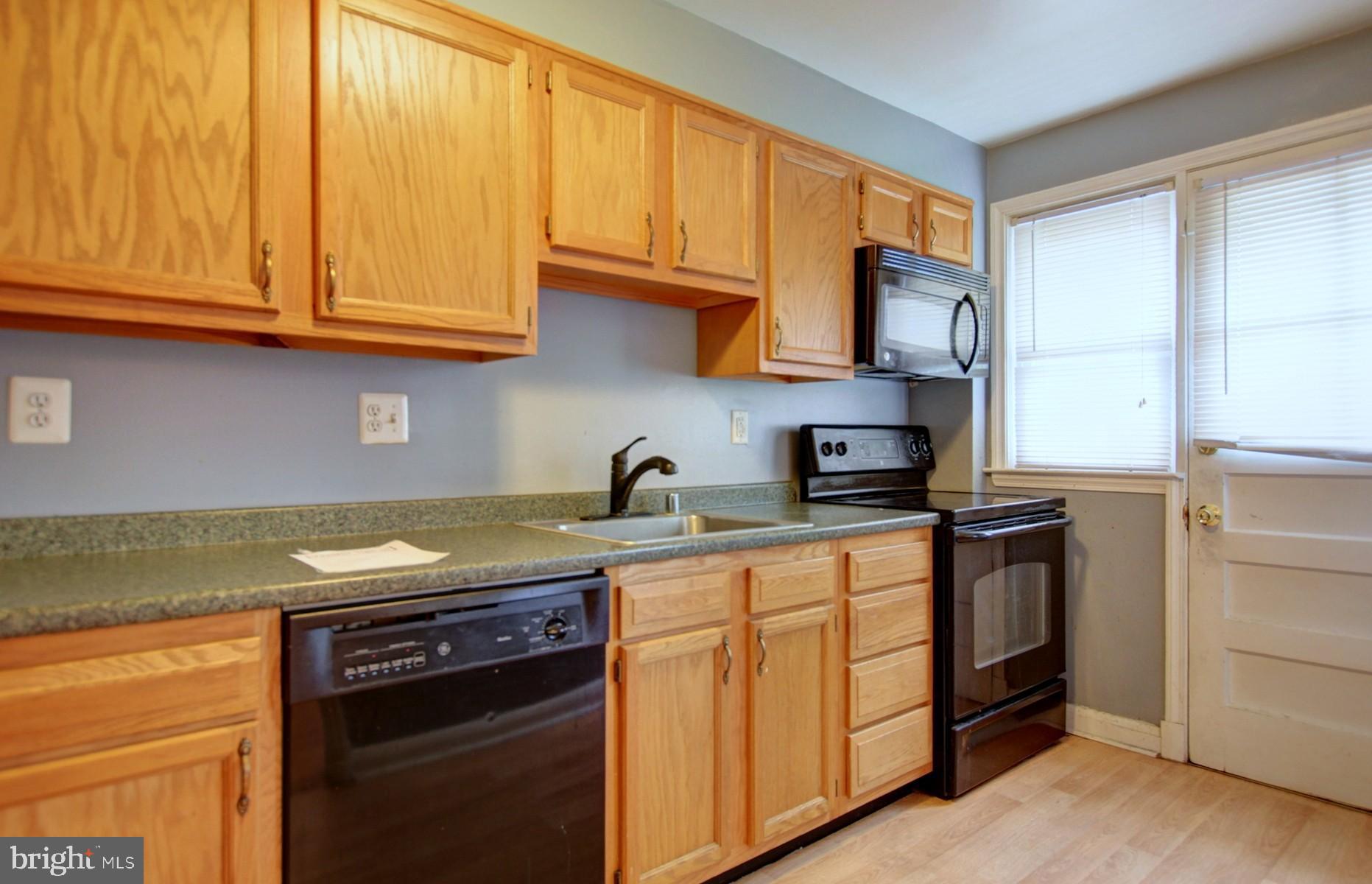 4307 Cedar Garden Road Baltimore, MD 21229 - Photo 8 of 22 Kitchen