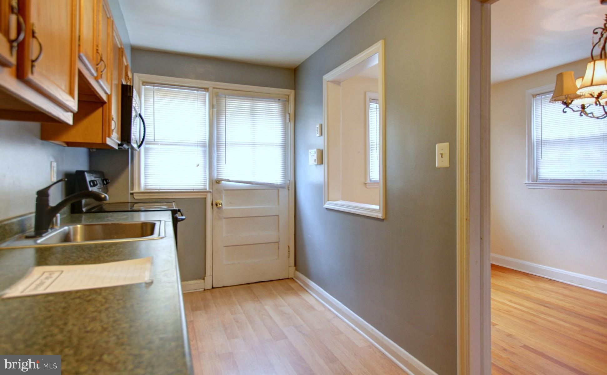 4307 Cedar Garden Road Baltimore, MD 21229 - Photo 10 of 22 Kitchen