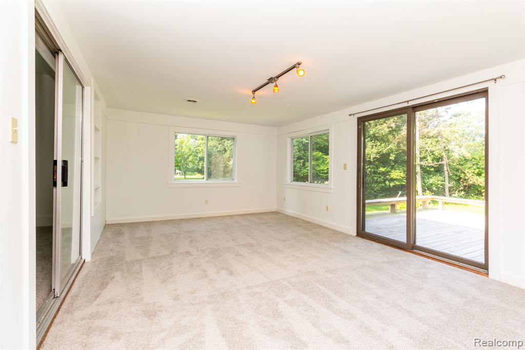 21809 West River Road Grosse Ile, MI 48138 - Photo 20 of 39
