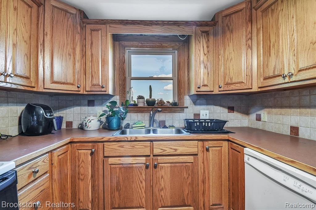 10150 Easton Road New Lothrop, MI 48460 - Photo 11 of 40