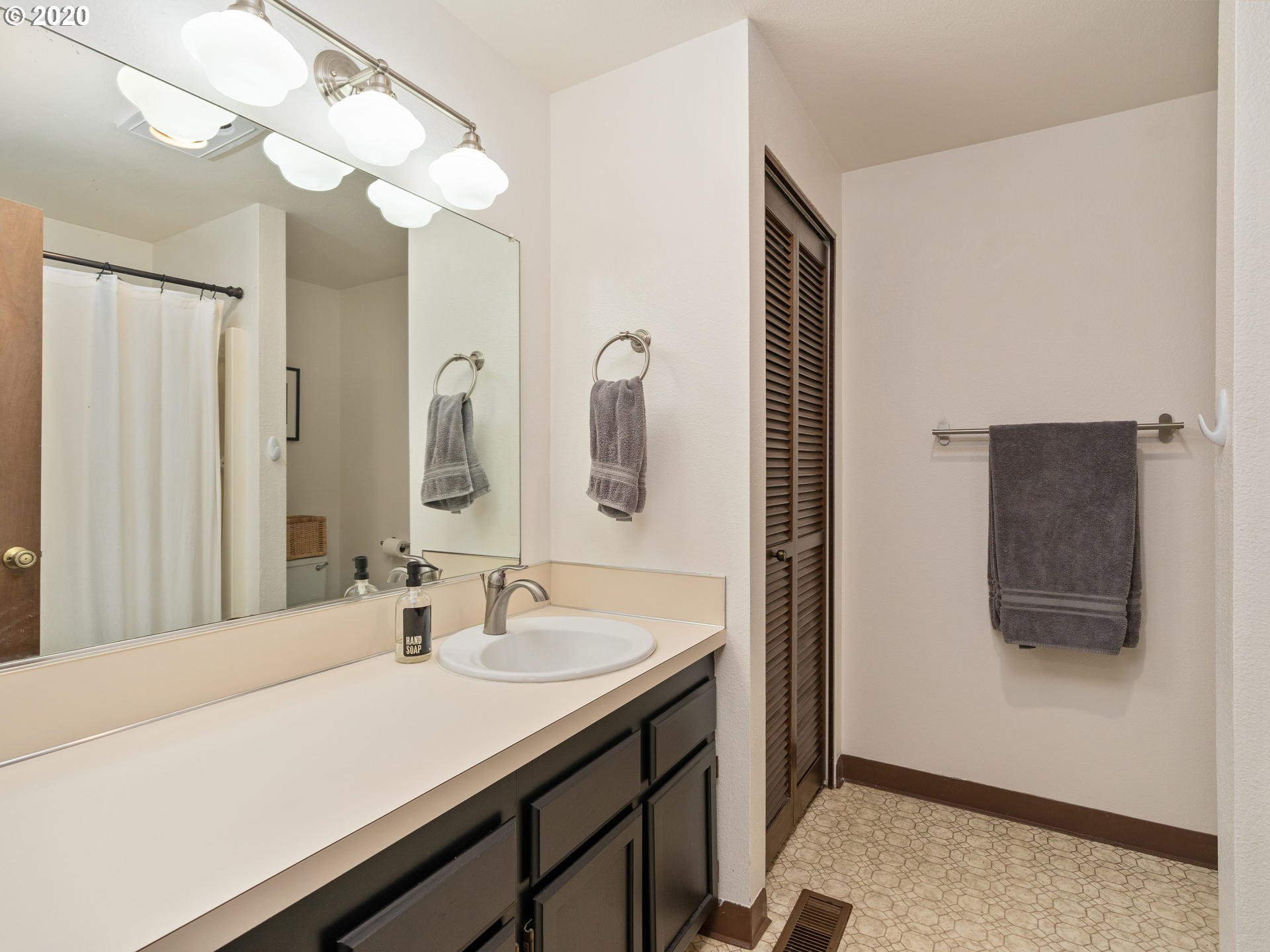 4880 Southwest Scholls Ferry Road, Unit 19 Portland, OR 97225 - Photo 19 of 31 Gallery Image 19
