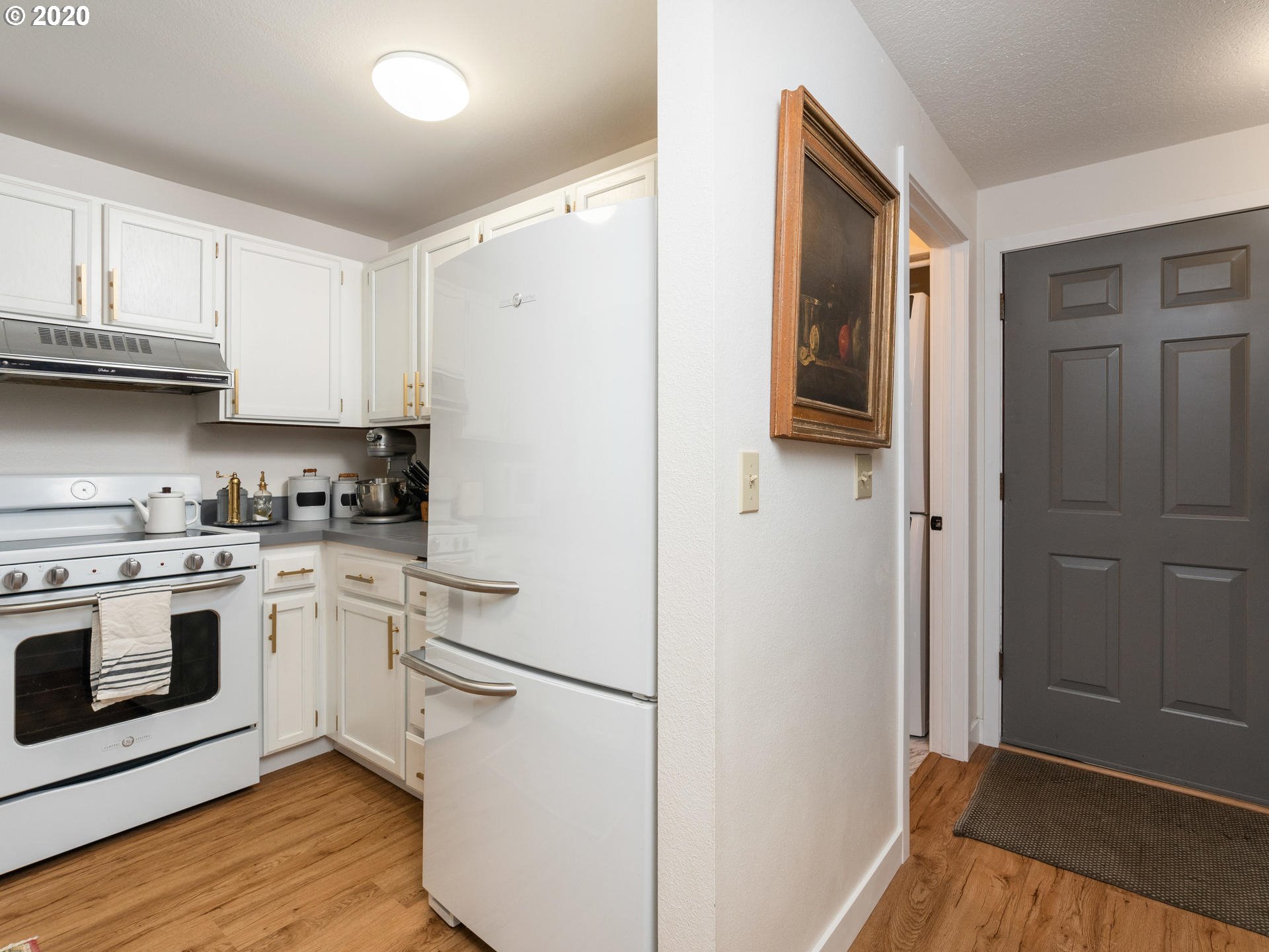 4880 Southwest Scholls Ferry Road, Unit 19 Portland, OR 97225 - Photo 5 of 31 Gallery Image 5