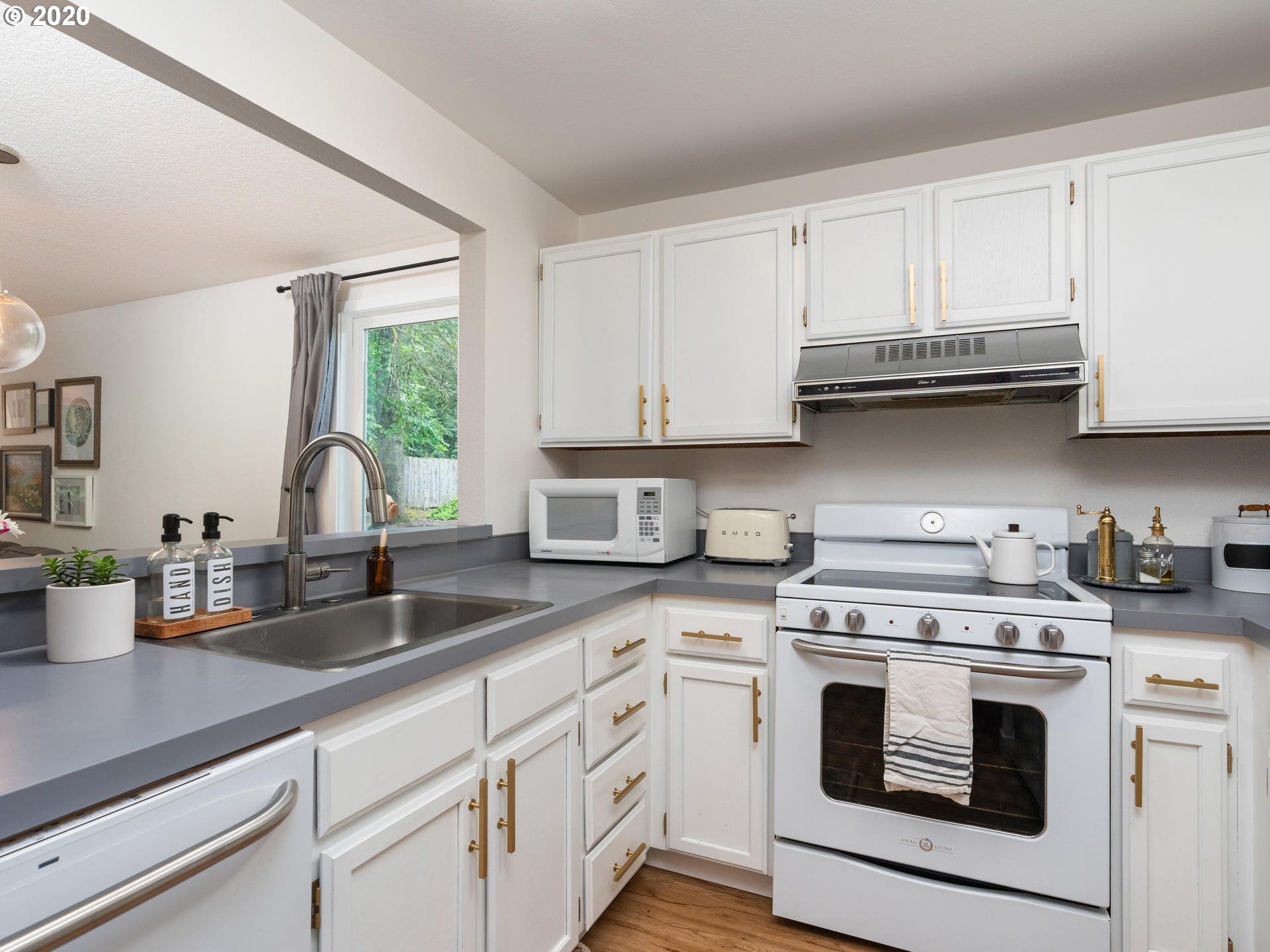 4880 Southwest Scholls Ferry Road, Unit 19 Portland, OR 97225 - Photo 6 of 31 Gallery Image 6