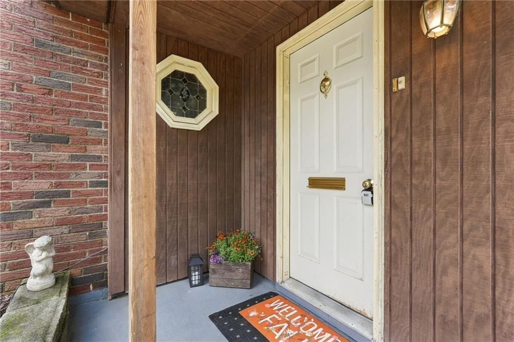 2485 Greentree Road Carnegie, PA 15106 - Photo 7 of 50 Gallery Image 7