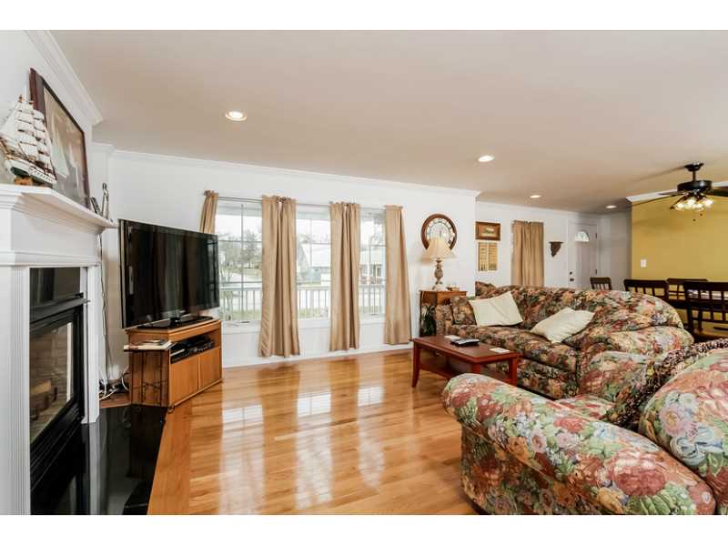 105 Angell Road Narragansett, RI 02882 - Photo 3 of 17 Living Room.