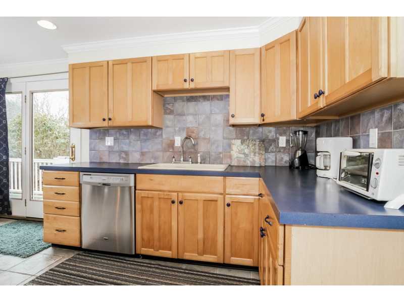 105 Angell Road Narragansett, RI 02882 - Photo 6 of 17 Kitchen.