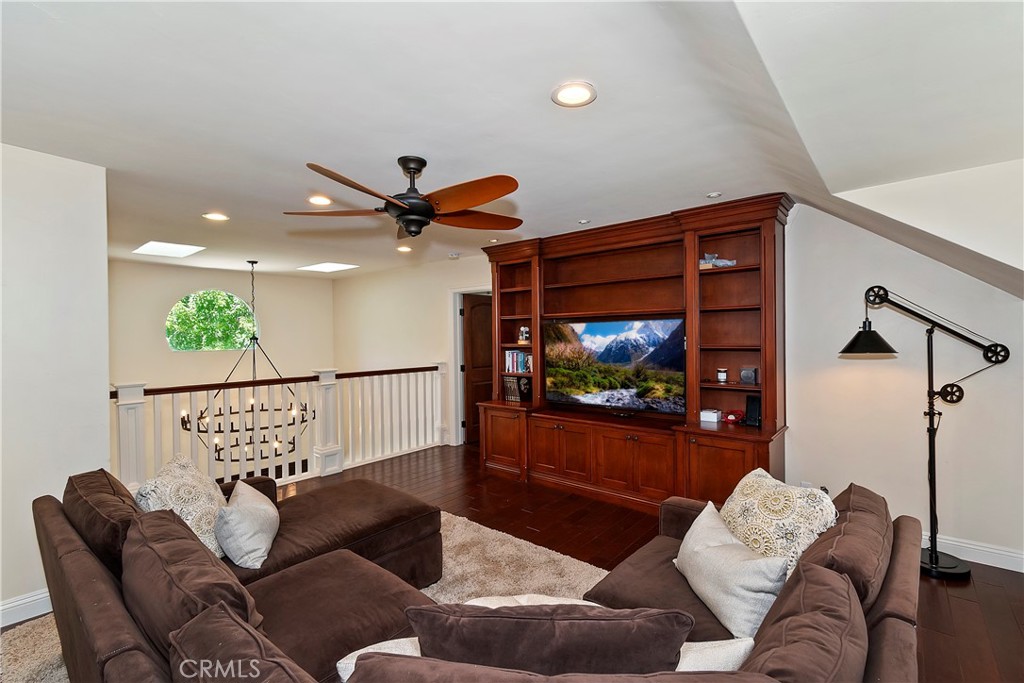 28411 North Shore Road Lake Arrowhead, CA 92352 - Photo 33 of 66 Family Room