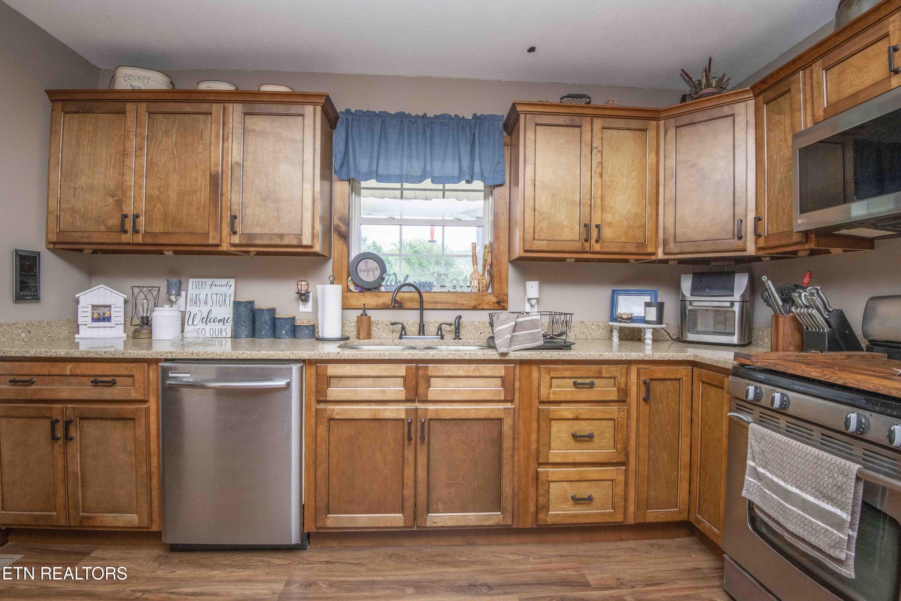 469 Old Dutch Valley Road Clinton, TN 37716 - Photo 15 of 47 kitchen 1_1