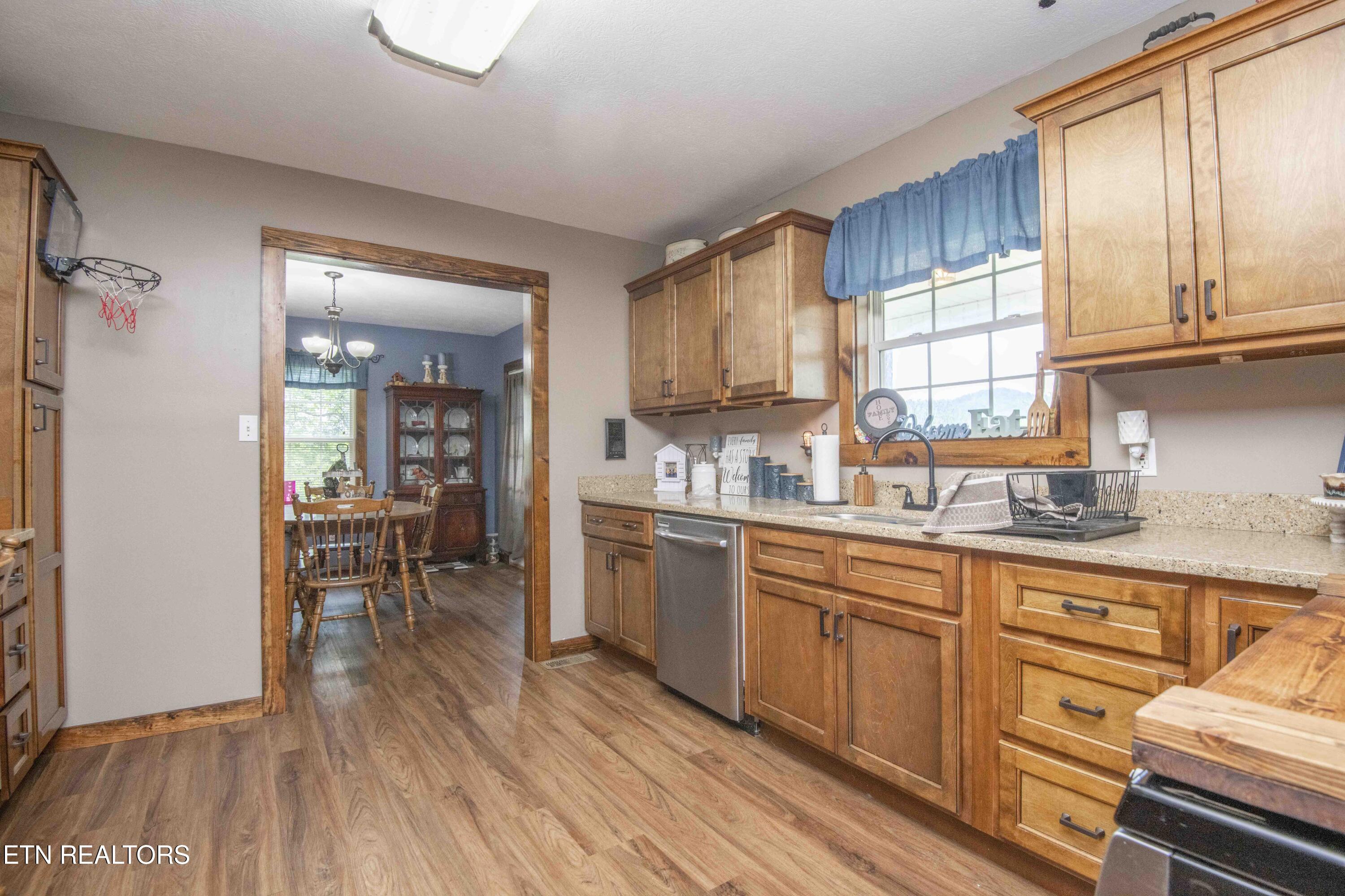 469 Old Dutch Valley Road Clinton, TN 37716 - Photo 18 of 47 kitchen 5_1