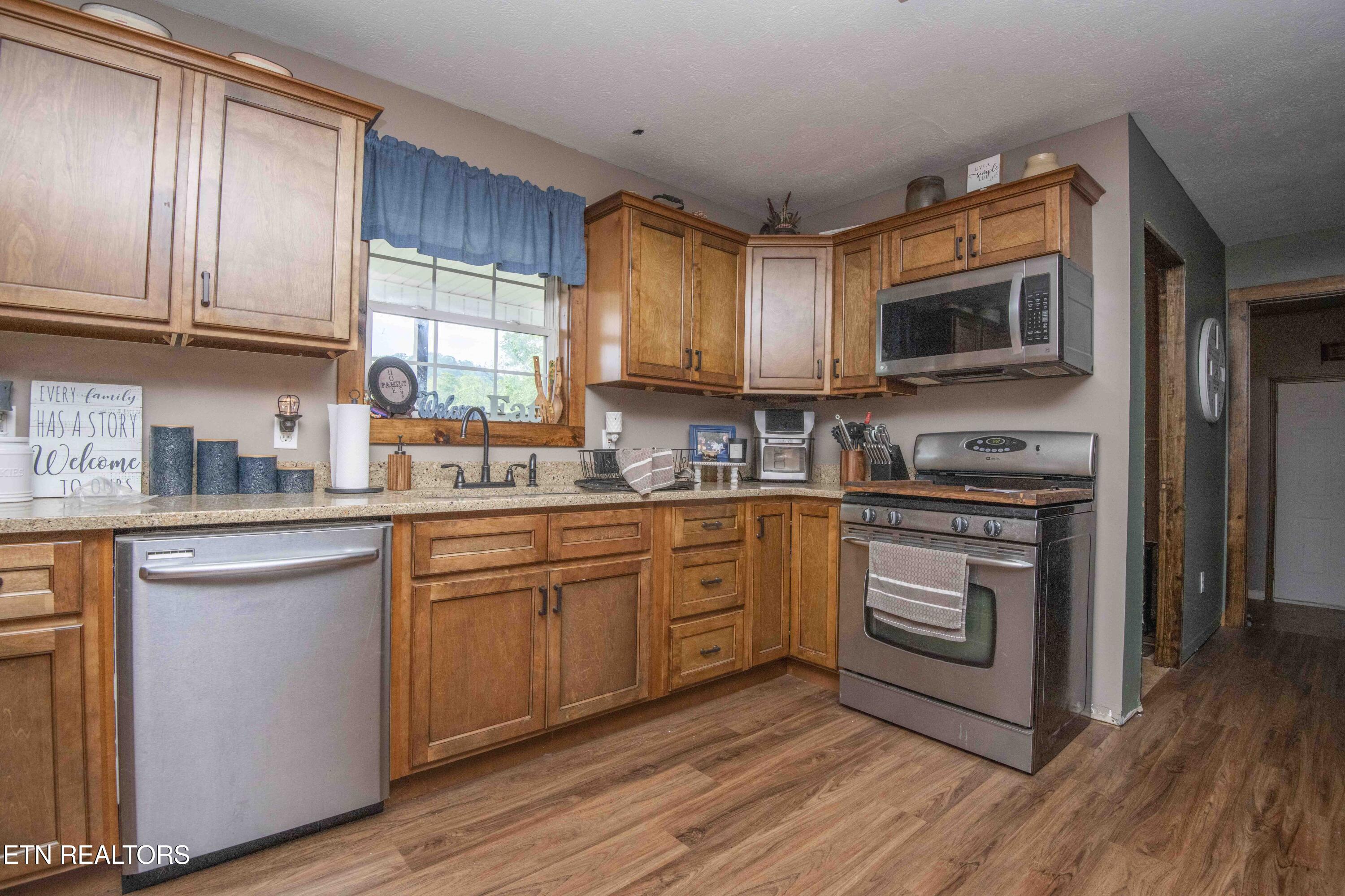 469 Old Dutch Valley Road Clinton, TN 37716 - Photo 19 of 47 kitchen_1