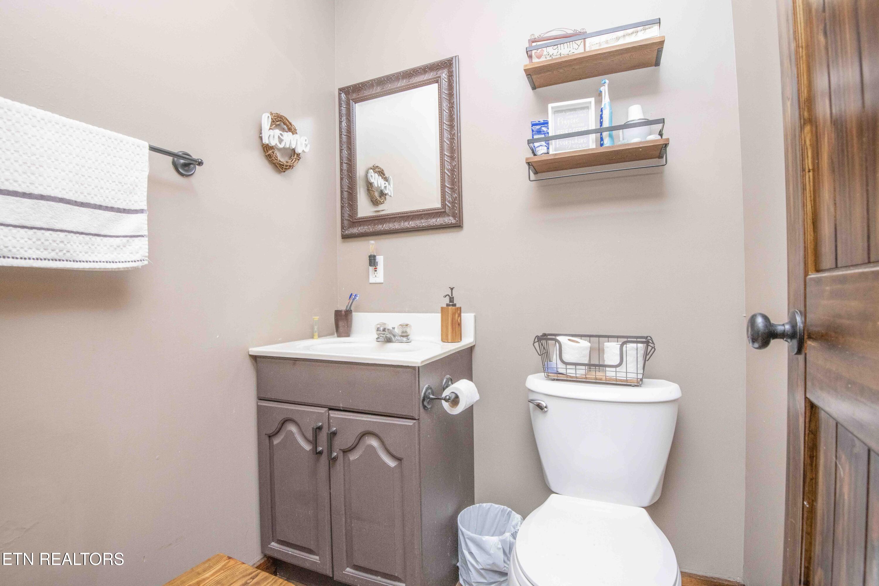 469 Old Dutch Valley Road Clinton, TN 37716 - Photo 22 of 47 half bath_1