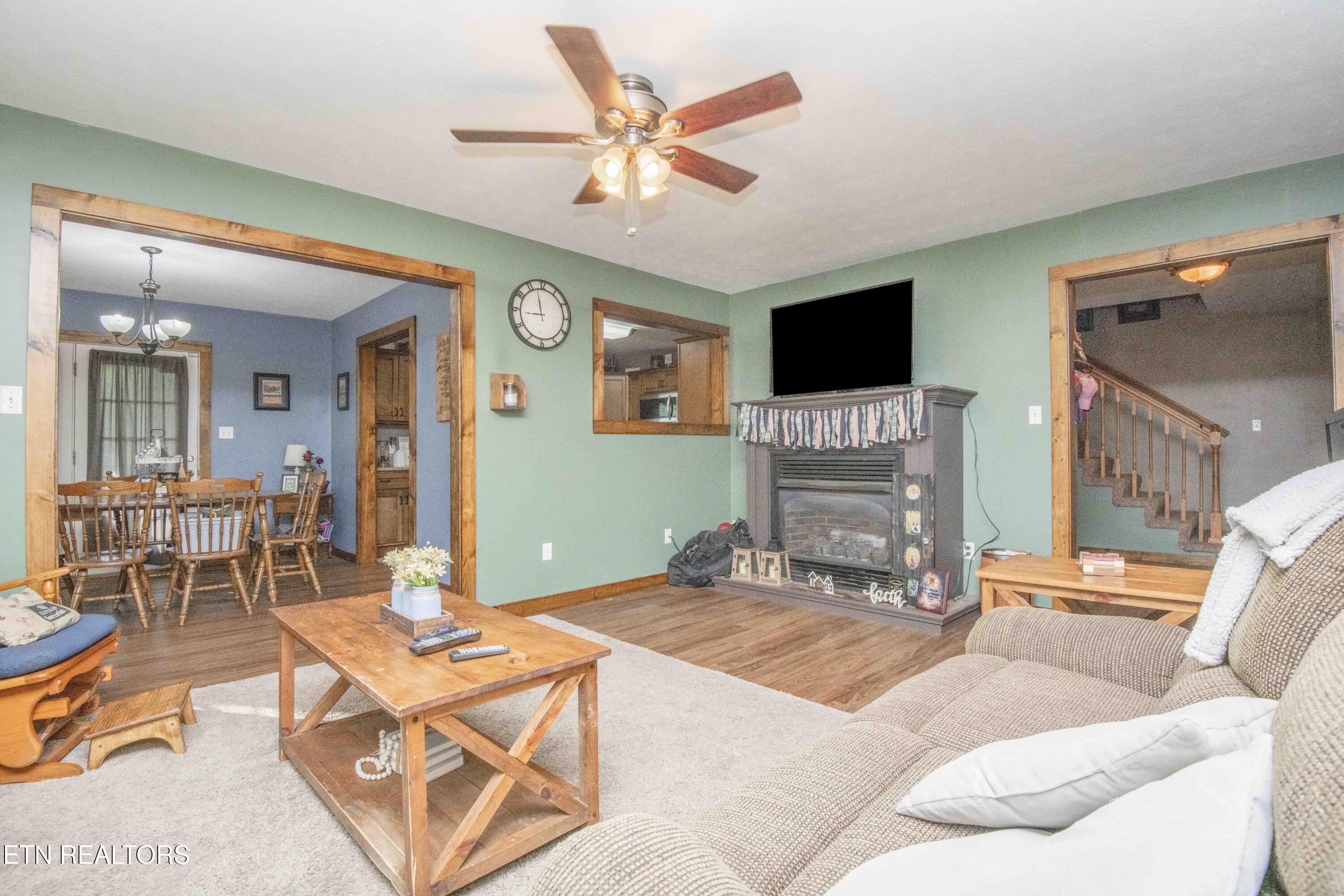469 Old Dutch Valley Road Clinton, TN 37716 - Photo 7 of 47 living 1_1