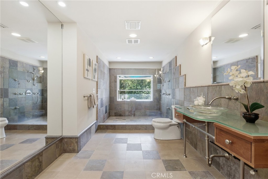 41 Hidden Valley Road Monrovia, CA 91016 - Photo 22 of 51 Primary Bathroom